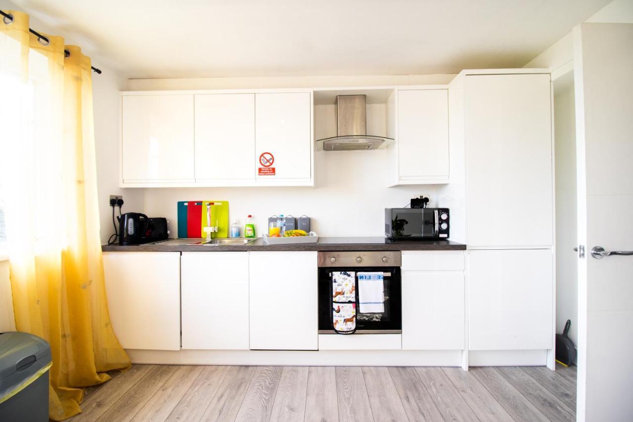 Springfield - Free Parking Apartment Swindon